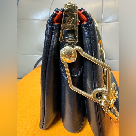 Louis Vuitton Coussin BB Monogram-embossed bag - Picture 6 of 11